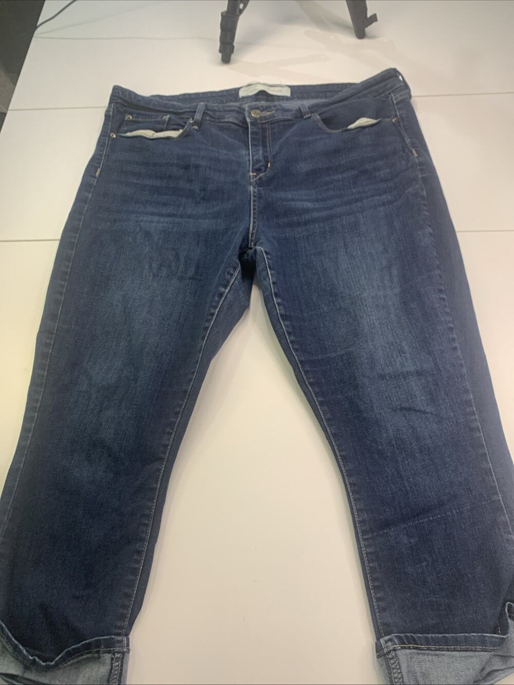Levi Strauss Signature Mid Rise Capri Women Size 34